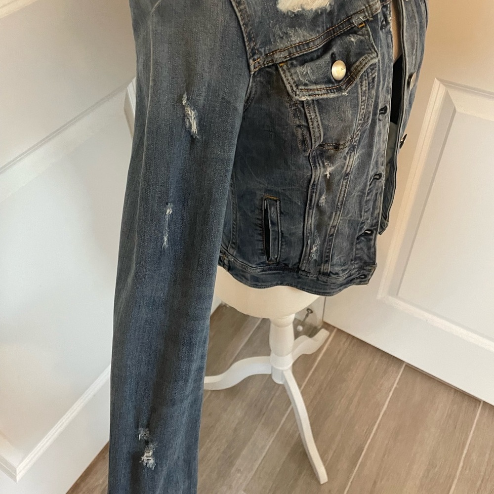 Perfect Condition American Eagle Distressed Jean Jacket; Stretchy - Picture 6 of 7